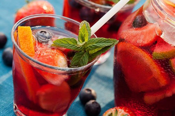 Sangría antioxidante de frutos rojos