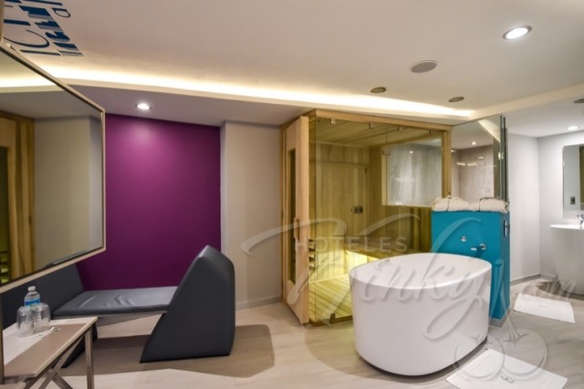 Habitación Elite Suite Tech del LoveHotel Bonn. Habitación Elite Suite Tech del LoveHotel Bonn.