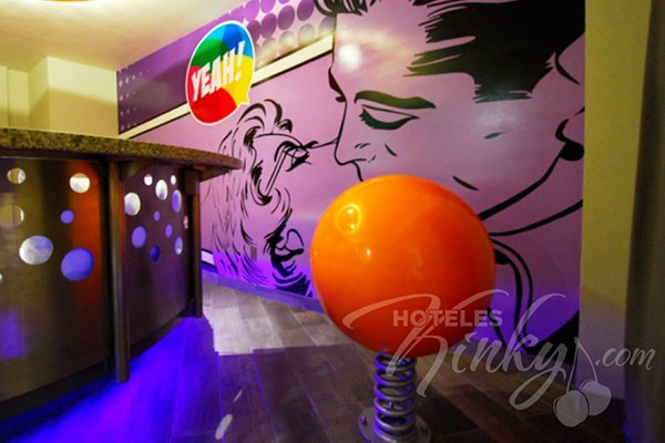 La puedes encontrar en las habitaciones Master OH! Jacuzzi y Suite Master Yeah! del LoveHotel OH Oriente Hotel. Chupa pop