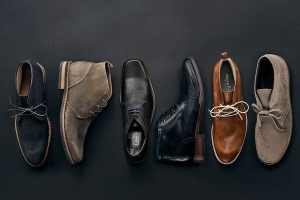 No abuses de los zapatos deportivos, úsalos con ropa semi formal y vuelve tu estilo SportyChic. ZAPATOS