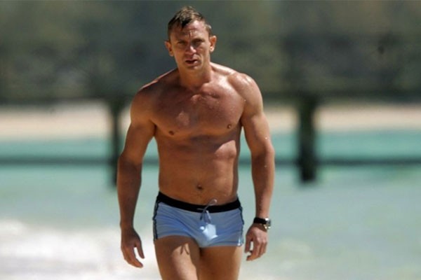 El traje de baño que utilizó en Casino Royale se subastó en 44 mil libras. Daniel Craig traje baño casino royale