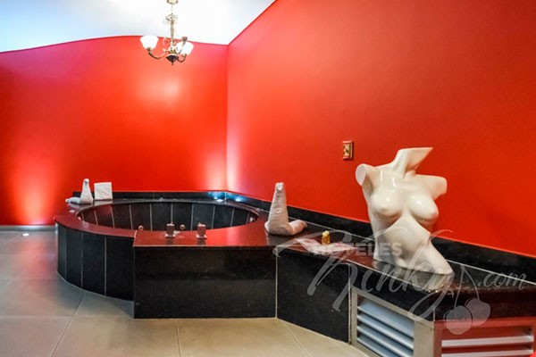 El rango de precios de sus paquetes va de $ 1085 a $ 3090 pesos. LoveHotel Ferri