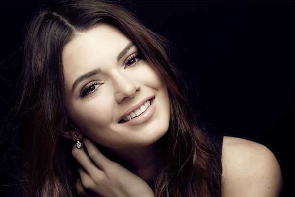Tiene el 90.18% de coincidencia con la proporción áurea. Mujeres más bellas del mundo Kendall Jenner