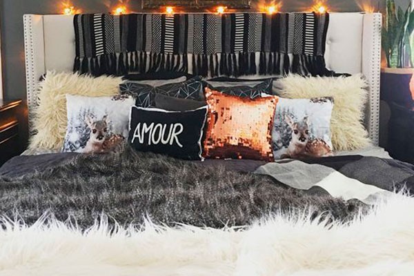 Decora con cojines de diferentes texturas y diseños. sabanas sexys