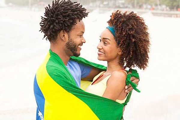 El acento es más notable en los hombres, pero la sensualidad destaca en ambos sexos. Brasil