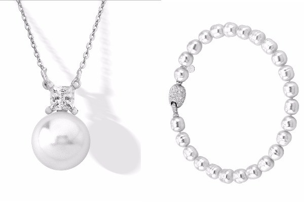 Puedes encontrar collares de este estilo en Majorica, que cuenta con tienda online. perlas