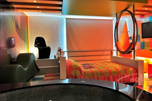 El LoveHotel Pop Life se encuentra en Revolución 737, Colonia Mixcoac, Benito Juárez, CDMX.