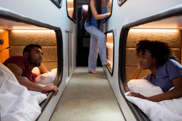 El viaje cuesta 115 dólares por persona. hotel sobre ruedas