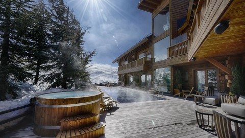 El Lodge abre del 1 de diciembre de 2017 hasta el 29 de abril de 2018. jacuzzi en la nieve