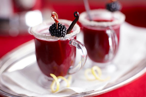 Fuente: driscolls.com receta-coctel Blackberry Hot Toddy