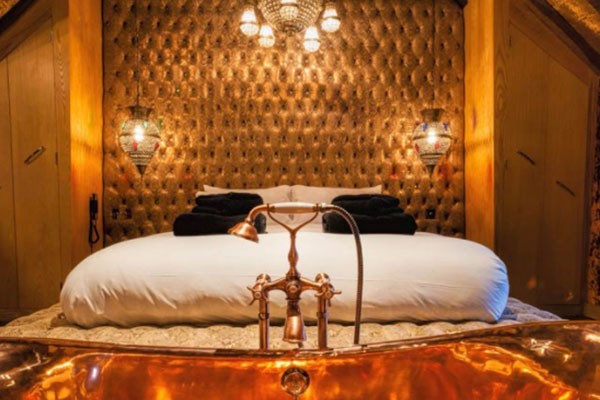 Si te inscribes al club premiere de este hotel, obtienes beneficios VIP, como un masaje tailandés directamente en tu cuarto. Crazy-Bear-Hotel