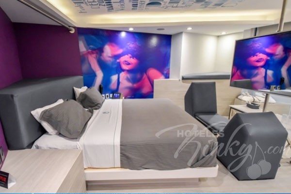En este Love Hotel tienen una cuenta de Netflix por si quieres ver alguna serie o película en pareja. suite-tech-Bonn