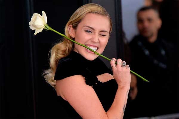 Miley Cyrus fue una de las cantantes que más llamó la atención con esta iniciativa. Grammy 2018 Miley Cyrus