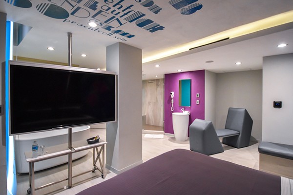 La estancia cuesta $790. Superbowl Love Hotel Bonn