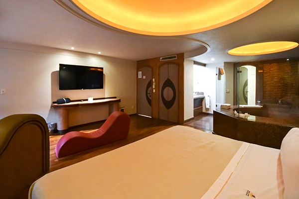 La estancia cuesta $590. Superbowl Love Hotel Franklin