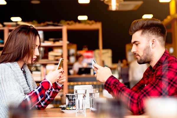 El 80% de los usuarios considera que la pareja debe tener un espacio privado, online y offline. privacidad en pareja
