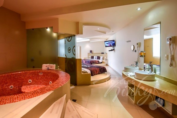 Habitación Torre Doble Jacuzzi del Love Hotel Kron. motel kron