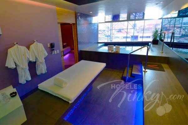 Cama de Masajes del Love Hotel V Motel Boutique Sur atracciones signo zodiacal libra