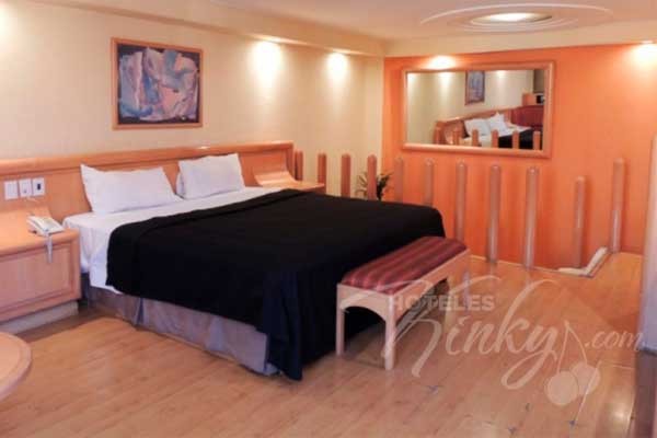 Cama de Agua del Love Hotel Pórticos. atracciones signo zodiacal piscis