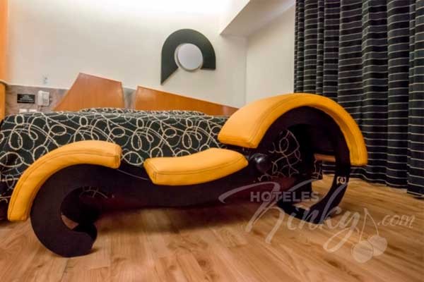 Potro del Amor del Love Hotel Pasadena. atracciones signo zodiacal virgo