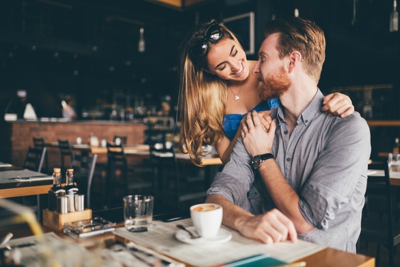 Si existe falta de interés de su parte, no lo tomes como algo personal. Pareja_Llamar_Su_Atención