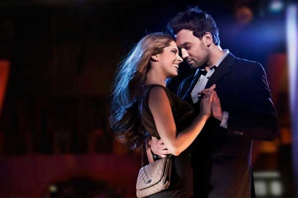 Bailar ayuda a conciliar el sueño y despertar todos los días con la energía necesaria para realizar cualquier actividad física. bailar en pareja