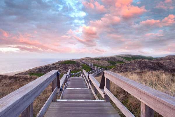 La playa Kampen es una de las más concurridas por los tonos de su atardecer. isla sylt alemania kampen