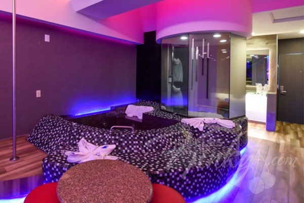 Un Love Hotel con Jacuzzi o Sauna puede ser opción ideal. planes para el dia de las madres love hotel