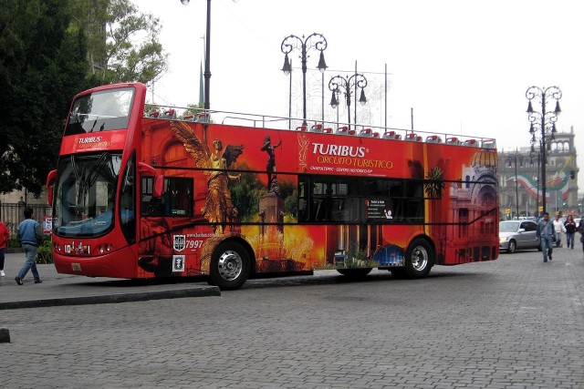 Aquellos que hagan el recorrido, tendrán la oportunidad de disfrutar por una hora el museo que quieran visitar y continuar el viaje. Dia_Museos_Turibus