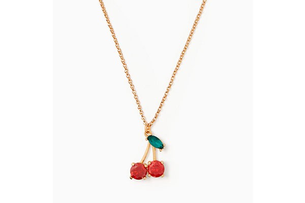 Disponible en la tienda en línea de www.katespade.com collar con cereza