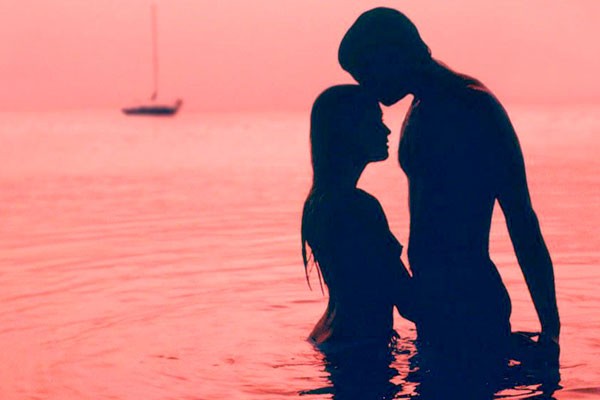 Provoca un juego de estimulación y consiéntanse. sexo-en-la-playa-6