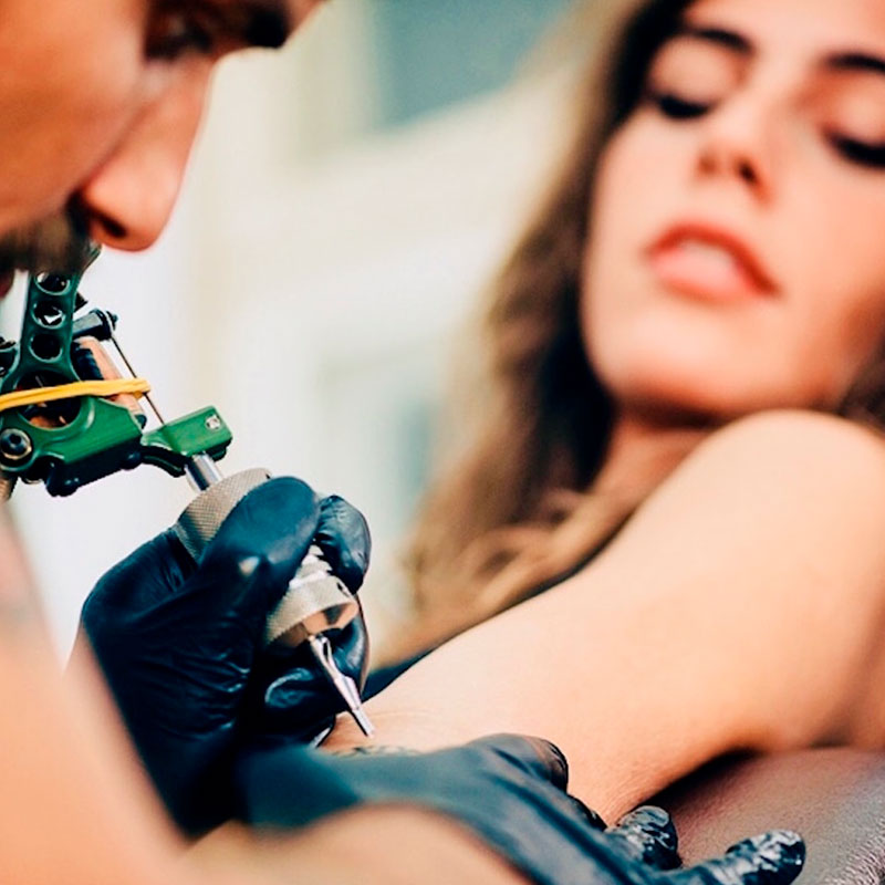 Tatuadores Kinky que debes seguir en Instagram