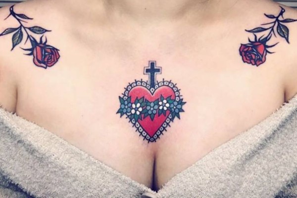 El amor lo ubicamos en el centro del pecho como la emoción más fuerte. corazon pecho