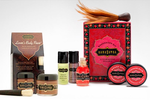 Puedes comprar algunos aceites o lubricantes con sabor para que lo disfruten los dos. como-decorar-una-habitacion-5