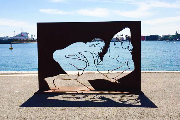 Escultura que representa una felación.
