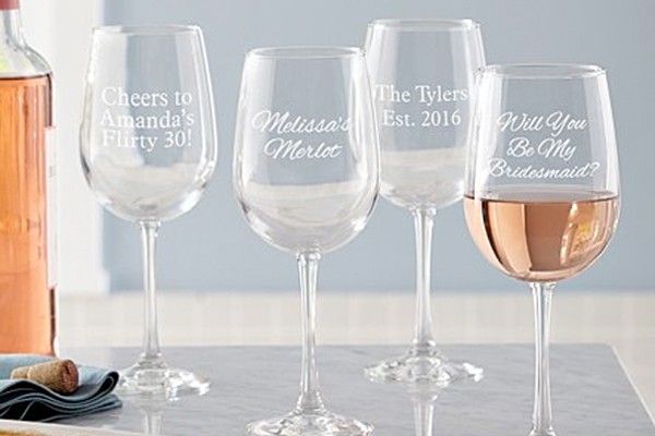 Se acostumbra regalar utensilios o copas de cristal pues se cree que este material es un buen augurio para la relación. Regalos-de-boda-Kinky-para-recibir-o-regalar-3