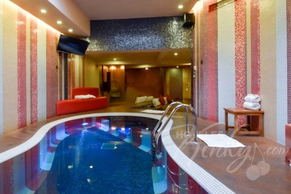 Habitación Alberca Lounge- Hotel Pirámide del Valle Que-habitacion-elegir-segun-tu-fetiche-sexual-2