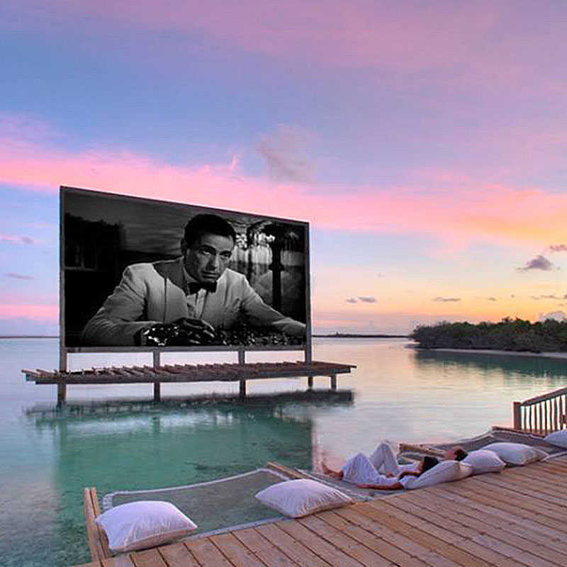 Cine a la orilla del mar en un resort de lujo en las Maldivas