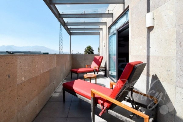Disfruta de esta Terraza en la habitación Master con Jacuzzi en el Hotel Garden Plaza. Garden-plaza