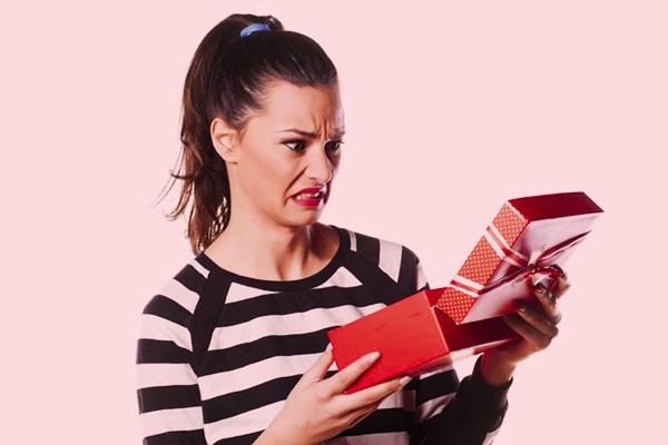¿Has hecho esa misma cara al recibir un regalo? No se lo hagas a otros.
