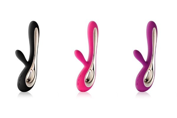 Soraya viene en tres colores: Black, Cerise y Deep Rose.