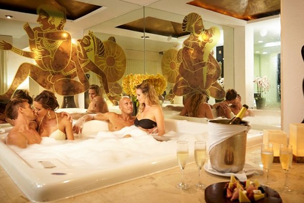 Conoce a otras parejas con los mismos intereses que tú en Vive Swinger Bajío.