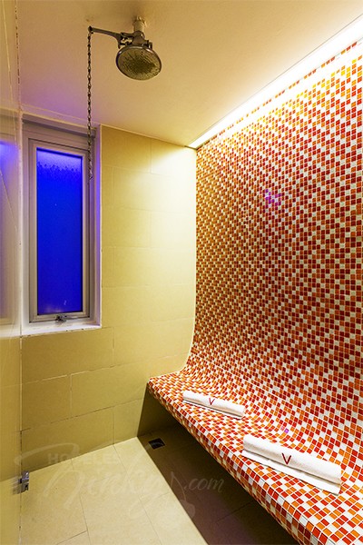 Vapor/Sauna de la Habitación Pool & Spa Suite del Love Hotel V Motel Boutique Viaducto.