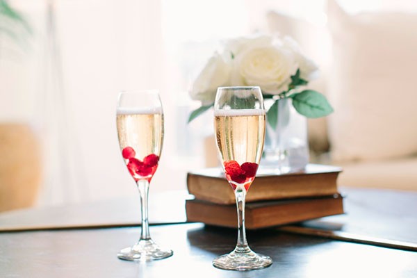 Receta de www.foodandwine.com receta coctel Marasca fizz