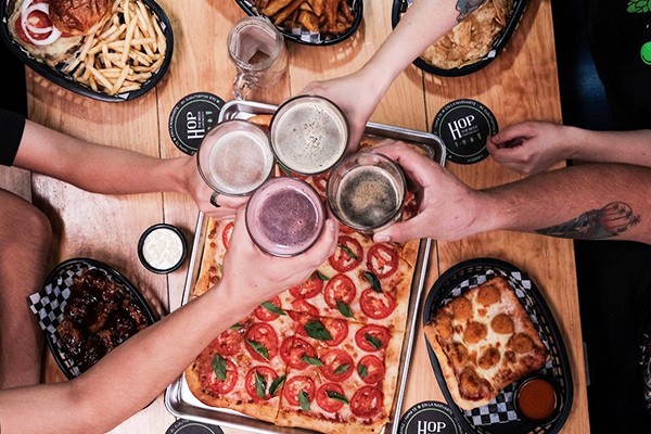Con tu pareja o con tus amigos, tienes que conocer Hop The Beer Experience.