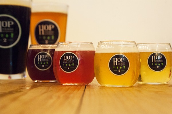 ¡Prueba los tres tipos de cerveza que existen en este speakeasy!
