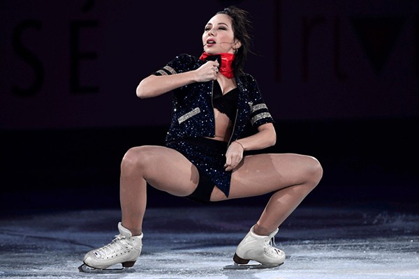 Yelizaveta Tuktamýsheva se burla de Neymar porque ella sí puede patinar sin caerse.