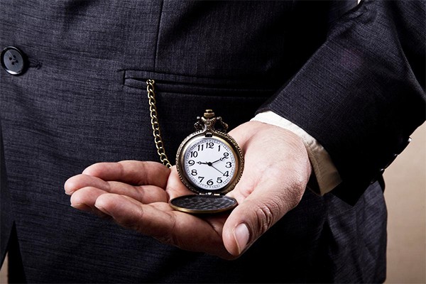 ¿Qué hora es? ¡Hora de ser elegante con tu reloj de bolsillo!