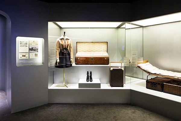 Déjate sorprender con la historia de Louis Vuitton en Time Capsule.