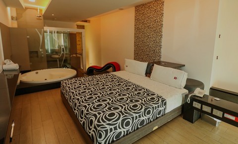 Love Hotel Blau, habitación con estancia de 12 horas.